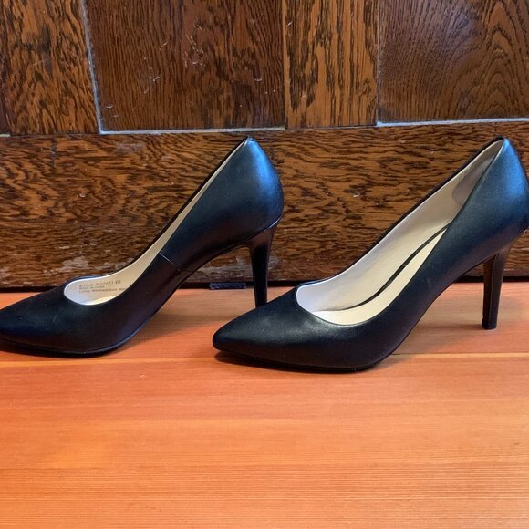 Cole Haan Black Pump Sz 8B - Picture 3 of 7